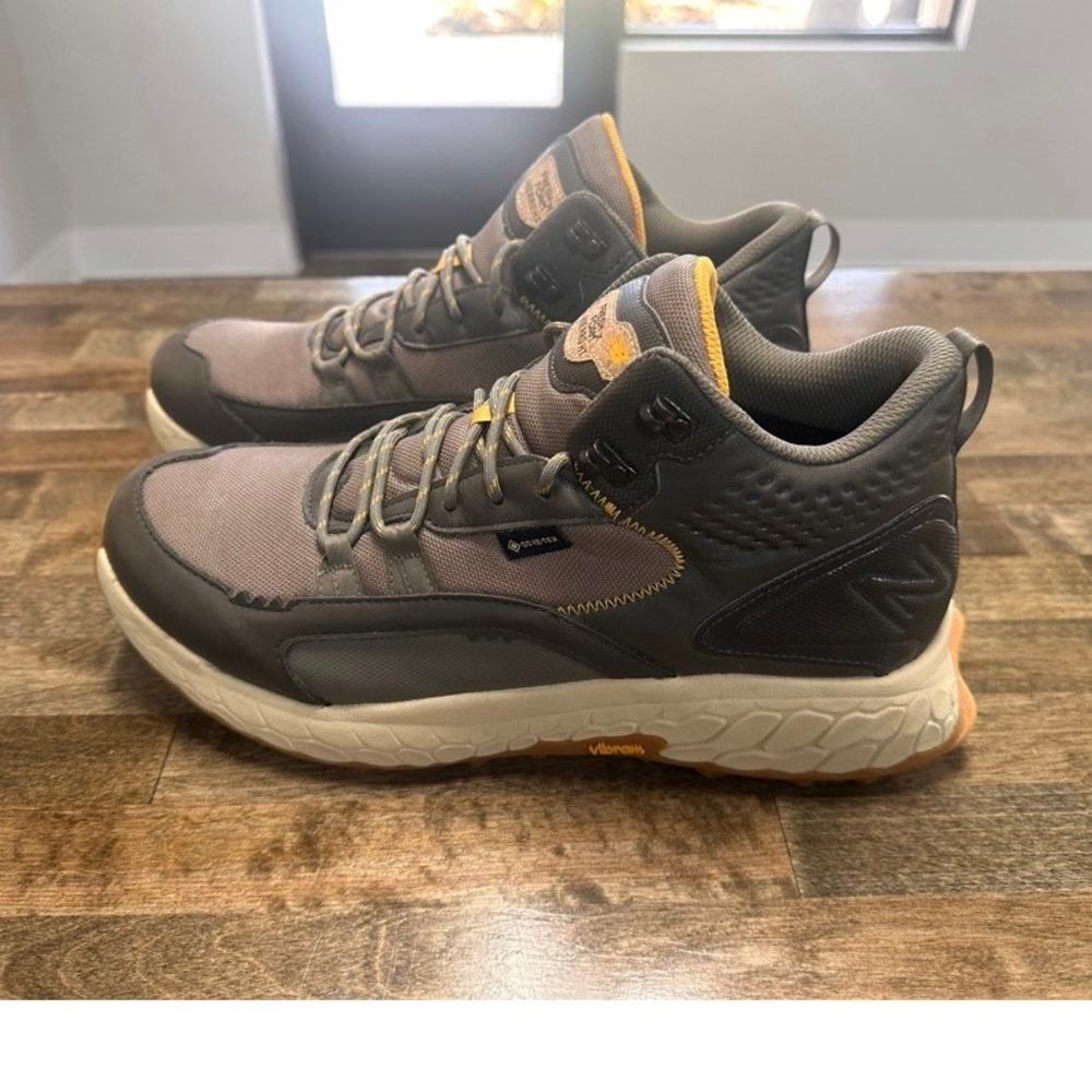 New Balance Fresh Foam X Hierro Mid GTX Grey Yellow MTHIMCBE Mens 10 2E Wide